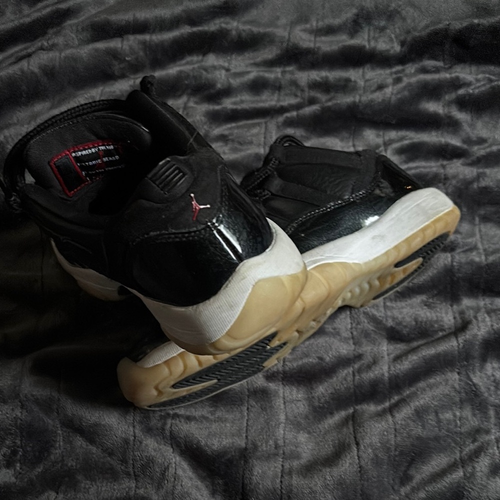 Jordan retro 11 low Gs Black and White Sneakers with Lace-Up Design